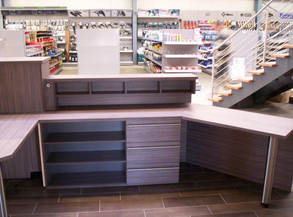Beratungsstation in einem Baumarkt 