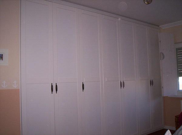 Einbauschrank mit Weißlack 