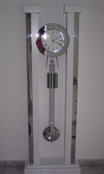 Standuhr weiß und silbern